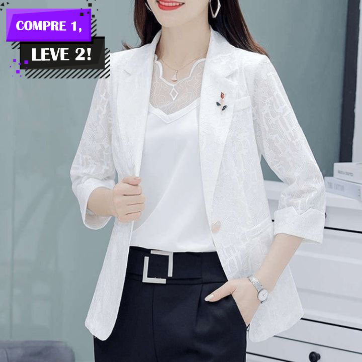 (Super Promoção: Compre 1 e Leve 2)  Blazer Casual Azaleia™️ com Design Floral em Renda e Broche Exclusivo!